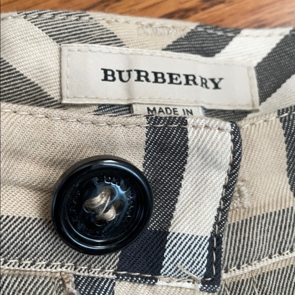 ❌SOLD❌BURBERRY shorts. - Picture 4 of 5
